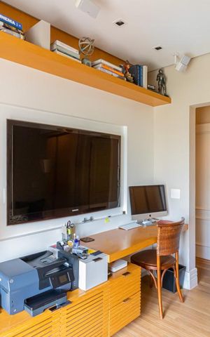 Apartamento à venda com 265m², 3 quartos e 5 vagas Apartamento à venda com 265m², 3 quartos e 5 vagasSala de Tv