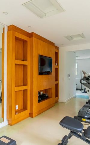 Apartamento à venda com 265m², 3 quartos e 5 vagas Apartamento à venda com 265m², 3 quartos e 5 vagasAcademia