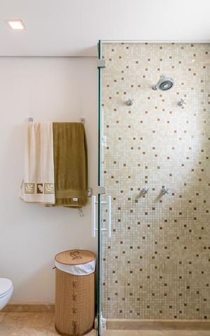 Apartamento à venda com 265m², 3 quartos e 5 vagas Apartamento à venda com 265m², 3 quartos e 5 vagasBanheiro da Suíte 2