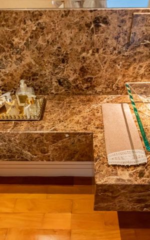 Apartamento à venda com 265m², 3 quartos e 5 vagas Apartamento à venda com 265m², 3 quartos e 5 vagasLavabo