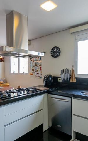 Apartamento à venda com 265m², 3 quartos e 5 vagas Apartamento à venda com 265m², 3 quartos e 5 vagasCozinha