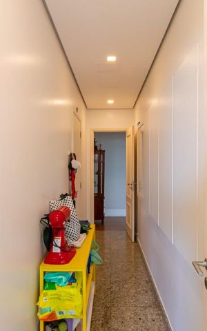 Apartamento à venda com 265m², 3 quartos e 5 vagas Apartamento à venda com 265m², 3 quartos e 5 vagasCorredor da Entrada de Serviço