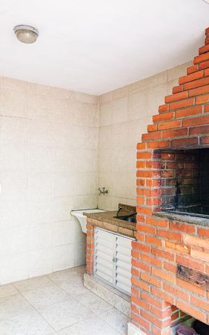 Casa à venda com 280m², 3 quartos e 2 vagas Casa à venda com 280m², 3 quartos e 2 vagasChurrasqueira