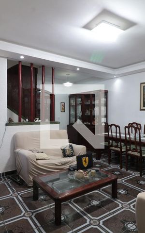 Casa à venda com 182m², 3 quartos e 2 vagasSala