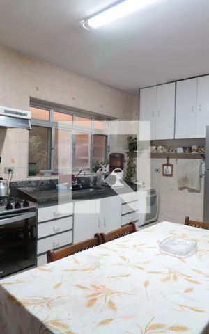 Casa à venda com 182m², 3 quartos e 2 vagasCozinha