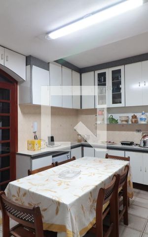 Casa à venda com 182m², 3 quartos e 2 vagasCozinha