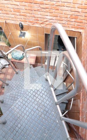 Casa à venda com 182m², 3 quartos e 2 vagasEscada Suíte