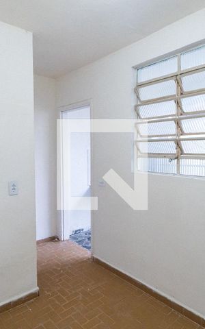 Casa para alugar com 15m², 1 quarto e sem vaga Casa para alugar com 15m², 1 quarto e sem vagaSuite