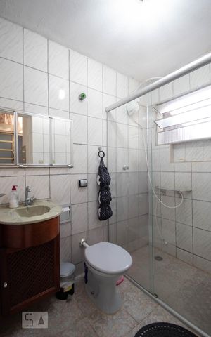 Casa à venda com 378m², 4 quartos e 2 vagas Casa à venda com 378m², 4 quartos e 2 vagasBanheiro da Suíte