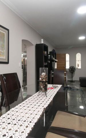 Casa para alugar com 290m², 4 quartos e 2 vagas Casa para alugar com 290m², 4 quartos e 2 vagasSala