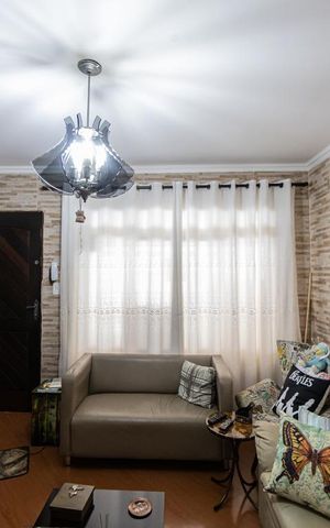 Casa à venda com 106m², 2 quartos e 2 vagas Casa à venda com 106m², 2 quartos e 2 vagasSala