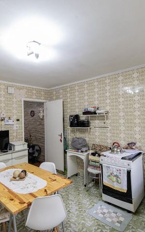 Casa à venda com 106m², 2 quartos e 2 vagas Casa à venda com 106m², 2 quartos e 2 vagasCozinha