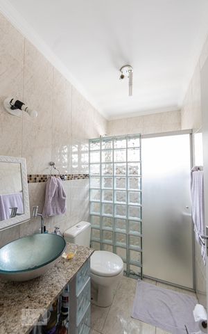 Casa à venda com 106m², 2 quartos e 2 vagas Casa à venda com 106m², 2 quartos e 2 vagasBanheiro Social