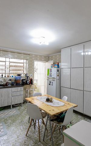 Casa à venda com 106m², 2 quartos e 2 vagas Casa à venda com 106m², 2 quartos e 2 vagasCozinha