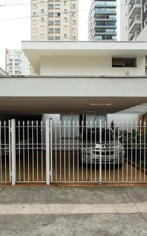 Casa para alugar com 270m², 3 quartos e 5 vagas Casa para alugar com 270m², 3 quartos e 5 vagasFachada