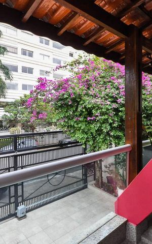 Casa à venda com 380m², 5 quartos e 3 vagasVaranda da suíte 1