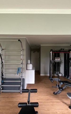 Apartamento à venda com 650m², 3 quartos e 5 vagas Apartamento à venda com 650m², 3 quartos e 5 vagasÁrea comum - Academia