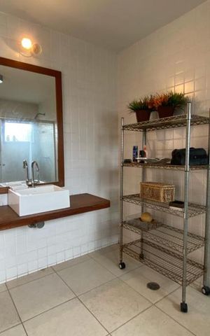 Apartamento à venda com 650m², 3 quartos e 5 vagas Apartamento à venda com 650m², 3 quartos e 5 vagasVaranda - Banheiro