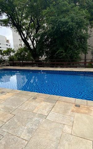 Apartamento à venda com 650m², 3 quartos e 5 vagas Apartamento à venda com 650m², 3 quartos e 5 vagasÁrea comum - Piscina