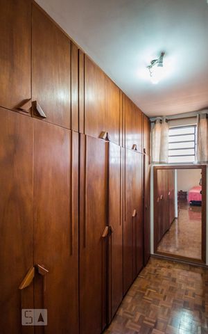 Casa à venda com 332m², 4 quartos e 4 vagas Casa à venda com 332m², 4 quartos e 4 vagasCloset da suíte