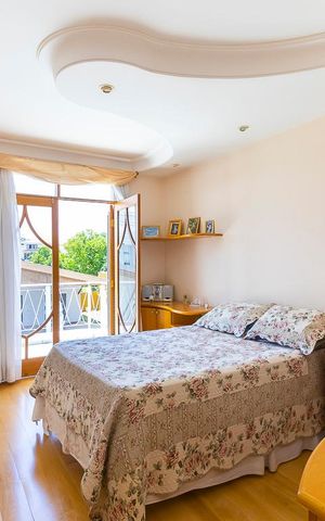 Casa à venda com 700m², 5 quartos e 8 vagas Casa à venda com 700m², 5 quartos e 8 vagasQuarto 3 - Suíte 3