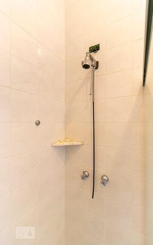 Casa à venda com 700m², 5 quartos e 8 vagas Casa à venda com 700m², 5 quartos e 8 vagasBanheiro de serviço