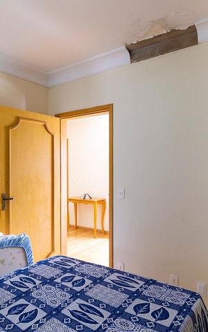 Casa à venda com 700m², 5 quartos e 8 vagas Casa à venda com 700m², 5 quartos e 8 vagasQuarto 5
