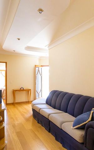 Casa à venda com 700m², 5 quartos e 8 vagas Casa à venda com 700m², 5 quartos e 8 vagasHall das suítes