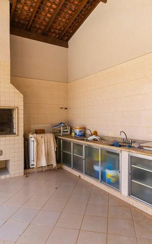 Casa à venda com 700m², 5 quartos e 8 vagas Casa à venda com 700m², 5 quartos e 8 vagasEspaço gourmet