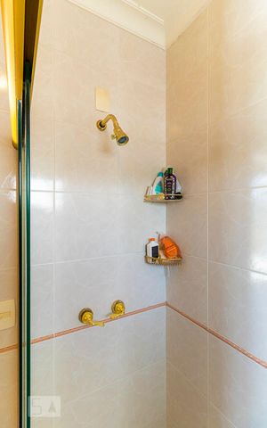 Casa à venda com 700m², 5 quartos e 8 vagas Casa à venda com 700m², 5 quartos e 8 vagasBanheiro da suíte 3