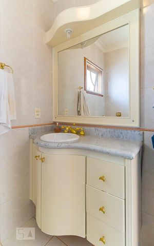 Casa à venda com 700m², 5 quartos e 8 vagas Casa à venda com 700m², 5 quartos e 8 vagasBanheiro da suíte 3