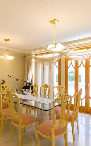 Casa à venda com 700m², 5 quartos e 8 vagas Casa à venda com 700m², 5 quartos e 8 vagasSala de jantar