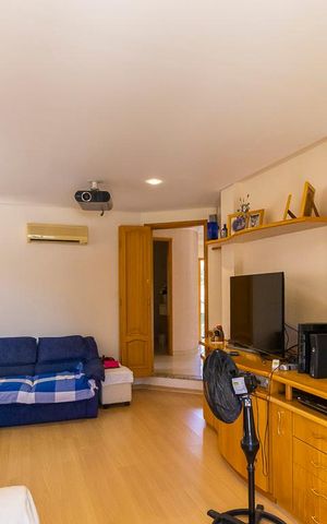 Casa à venda com 700m², 5 quartos e 8 vagas Casa à venda com 700m², 5 quartos e 8 vagasSala de vídeo