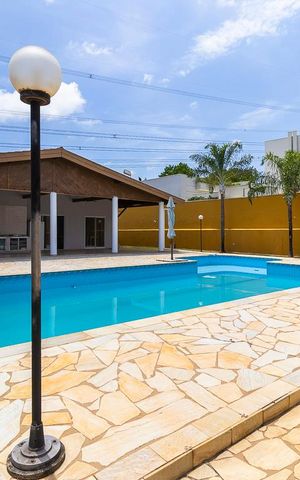 Casa à venda com 700m², 5 quartos e 8 vagas Casa à venda com 700m², 5 quartos e 8 vagasQuintal