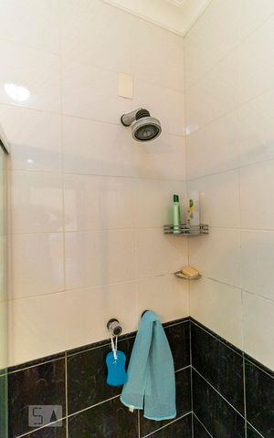 Casa à venda com 700m², 5 quartos e 8 vagas Casa à venda com 700m², 5 quartos e 8 vagasBanheiro da suíte 2