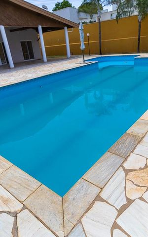 Casa à venda com 700m², 5 quartos e 8 vagas Casa à venda com 700m², 5 quartos e 8 vagasPiscina