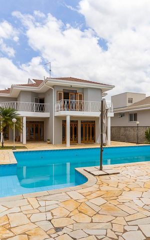 Casa à venda com 700m², 5 quartos e 8 vagas Casa à venda com 700m², 5 quartos e 8 vagasQuintal