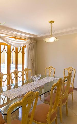 Casa à venda com 700m², 5 quartos e 8 vagas Casa à venda com 700m², 5 quartos e 8 vagasSala de jantar