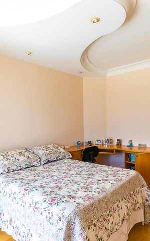 Casa à venda com 700m², 5 quartos e 8 vagas Casa à venda com 700m², 5 quartos e 8 vagasQuarto 3 - Suíte 3