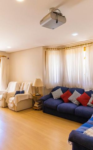 Casa à venda com 700m², 5 quartos e 8 vagas Casa à venda com 700m², 5 quartos e 8 vagasSala de vídeo