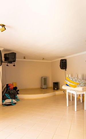 Casa à venda com 700m², 5 quartos e 8 vagas Casa à venda com 700m², 5 quartos e 8 vagasSalão de festas