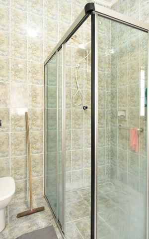 Casa à venda com 140m², 5 quartos e 2 vagasBanheiro