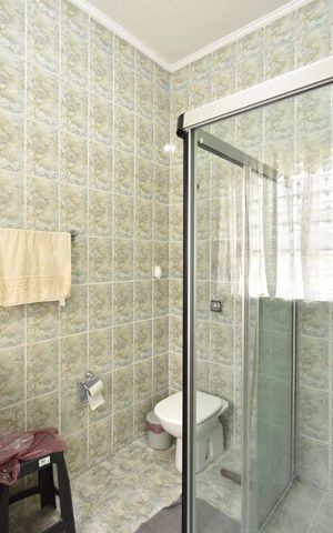 Casa à venda com 140m², 5 quartos e 2 vagasBanheiro
