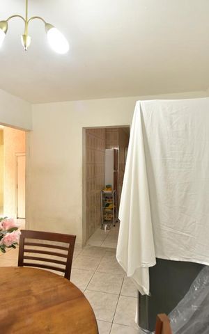 Casa à venda com 140m², 5 quartos e 2 vagasSala 1