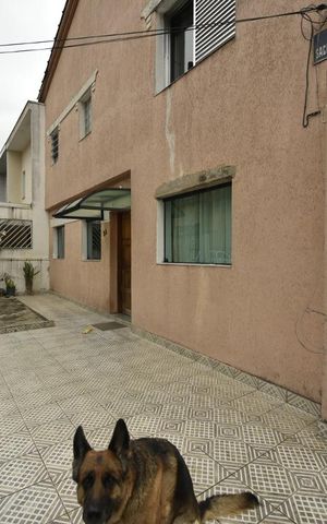 Casa à venda com 140m², 5 quartos e 2 vagasFachada