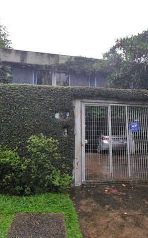 Casa à venda com 250m², 4 quartos e 3 vagasFachada