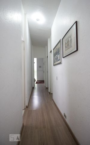 Casa à venda com 250m², 4 quartos e 3 vagasCorredor