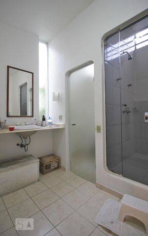 Casa à venda com 250m², 4 quartos e 3 vagasBanheiro da suíte 1