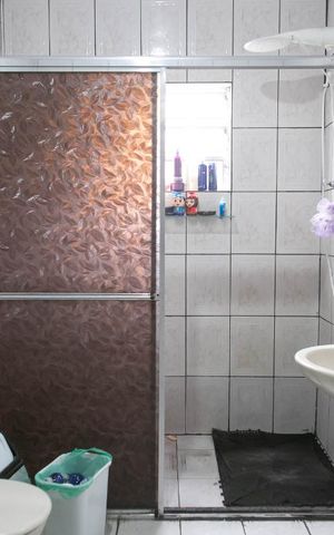 Casa à venda com 120m², 3 quartos e 2 vagasBanheiro 1