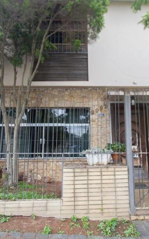 Casa à venda com 400m², 5 quartos e 4 vagasFachada